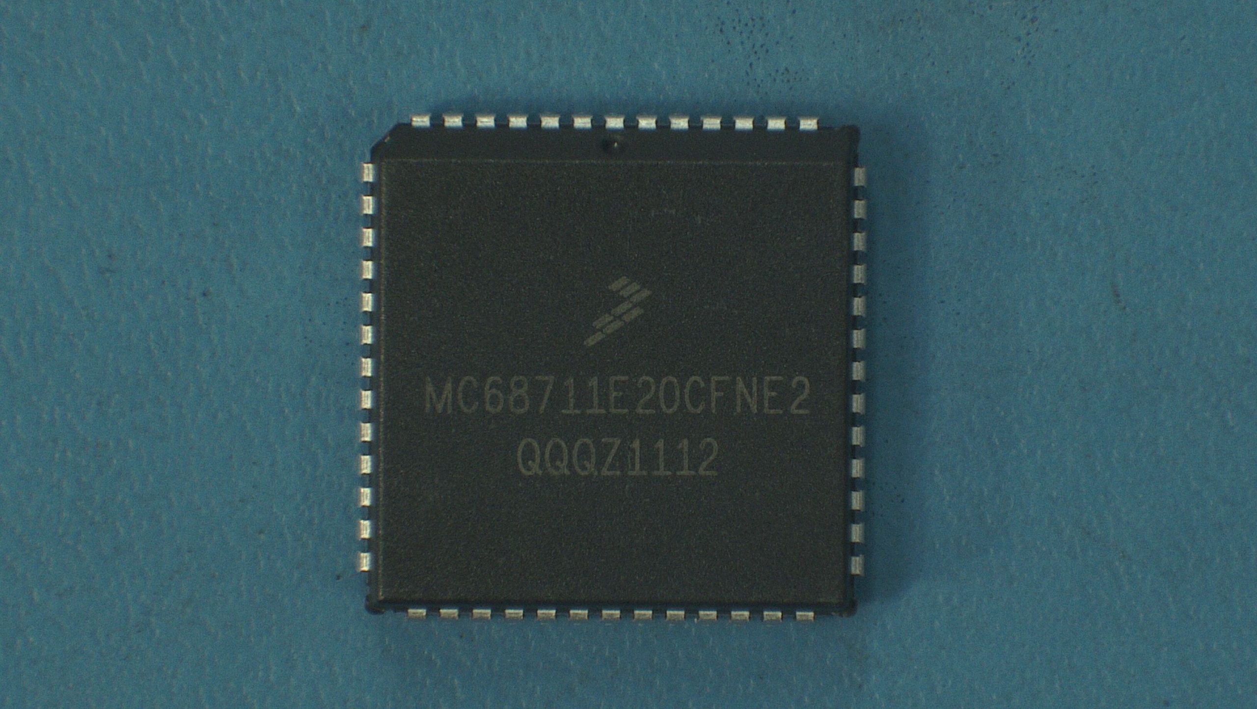 MC68711E20CFNE2